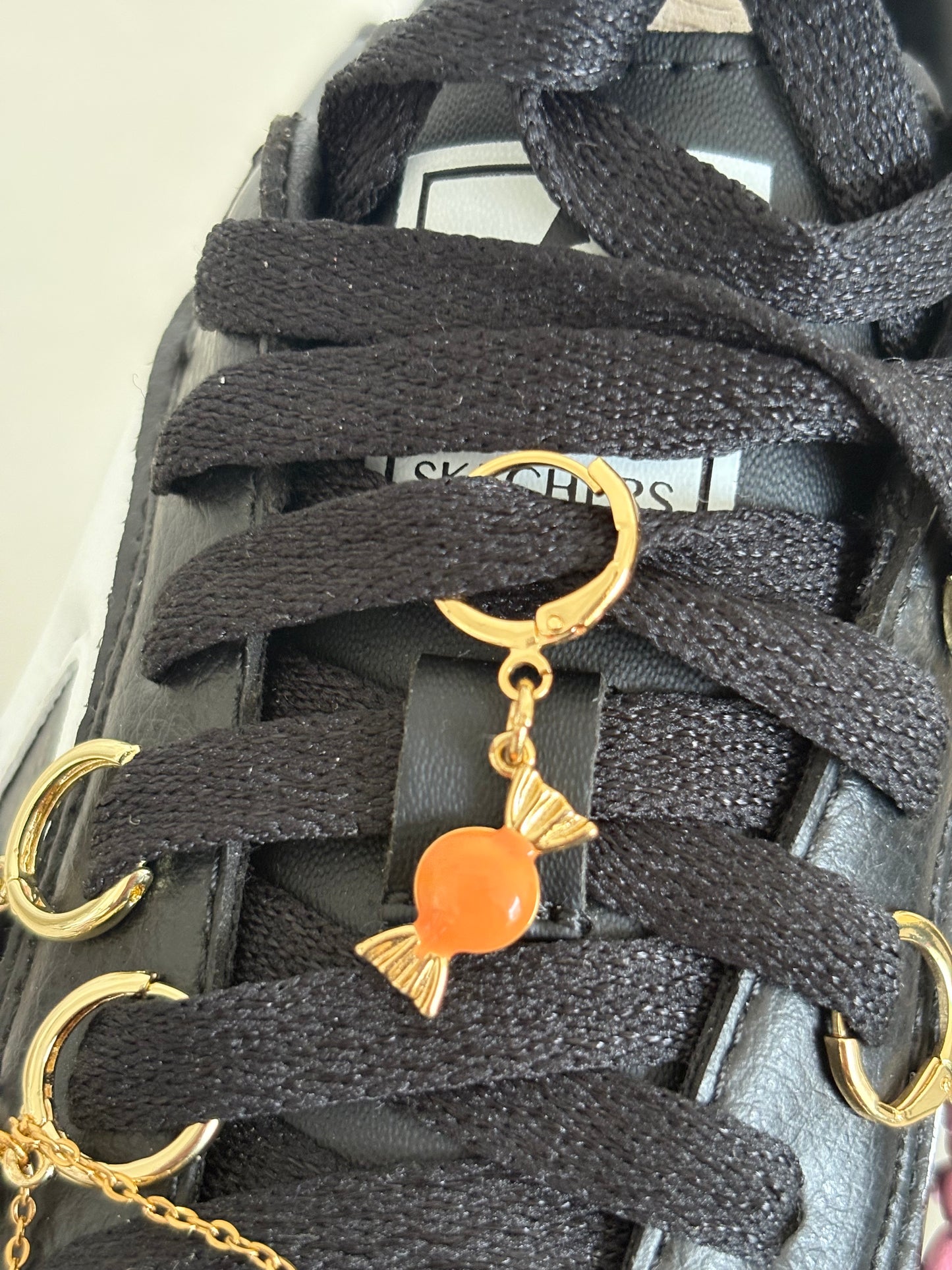 Charm caramelo